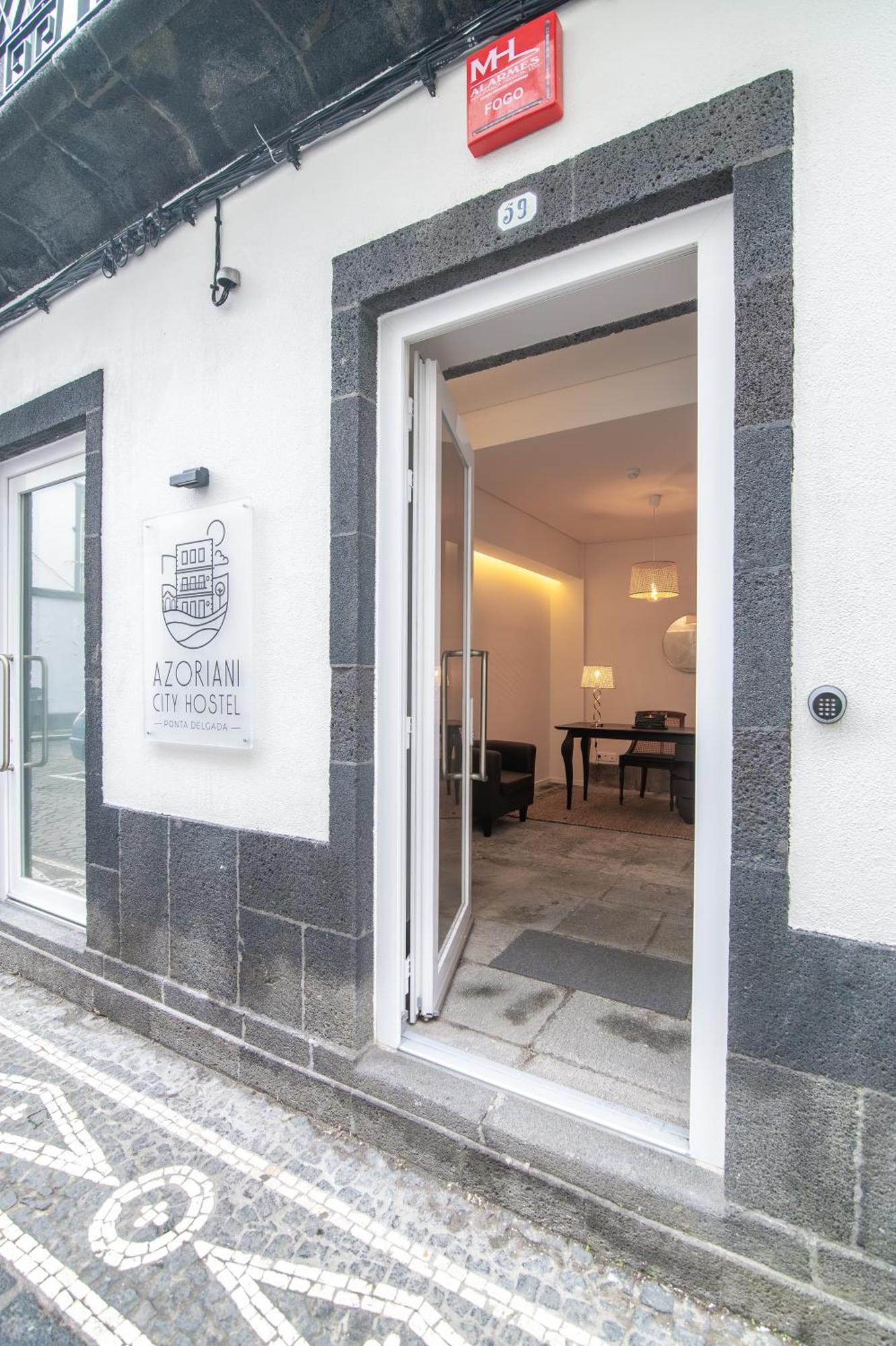 Azoriani City Hostel Ponta Delgada Экстерьер фото